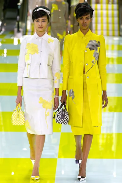 Look 16